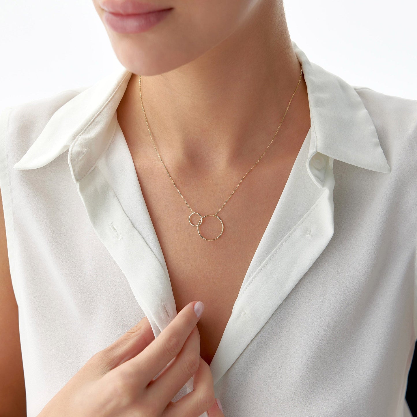 Interlocking Circle Necklace-3