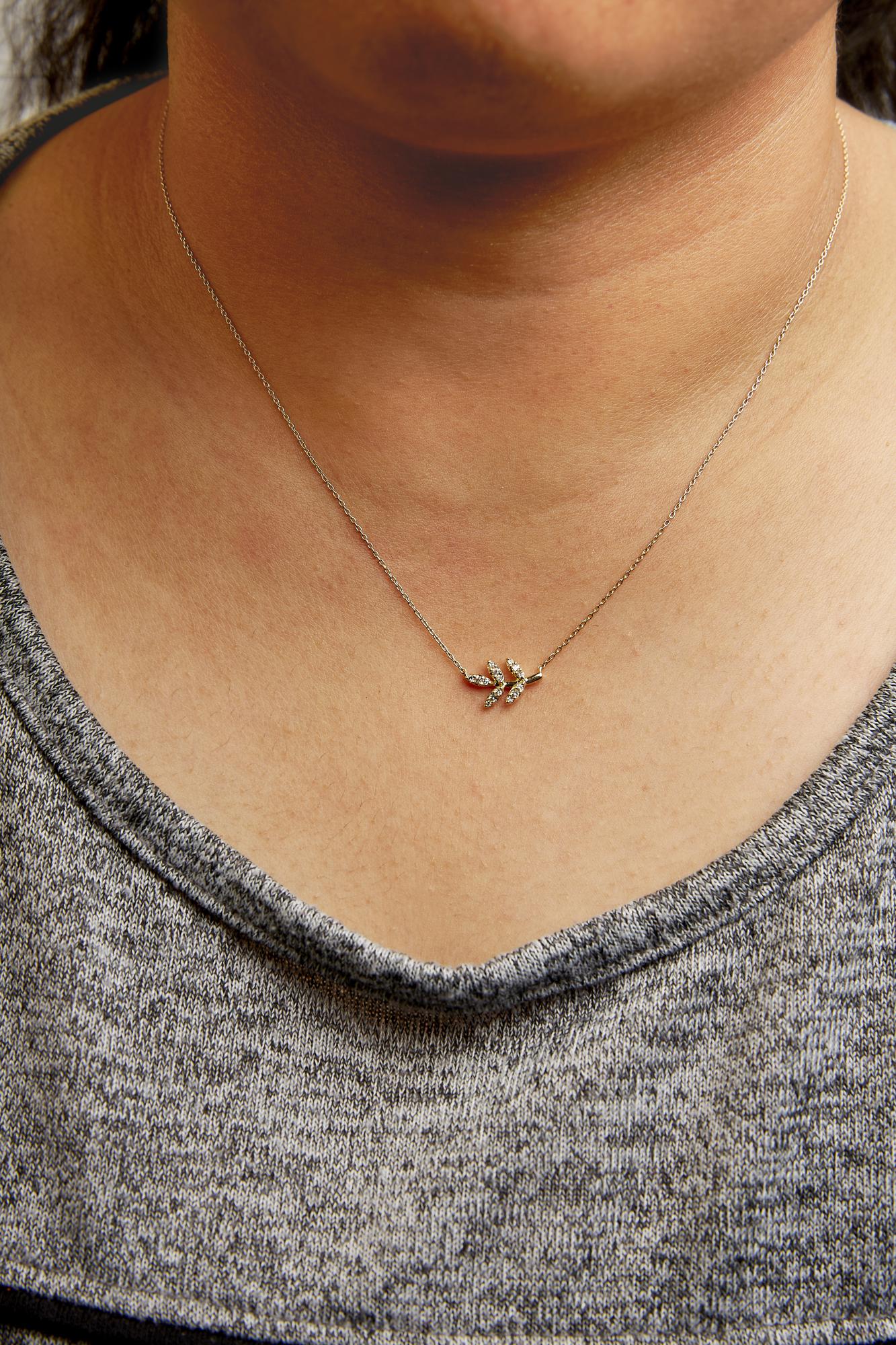 10K Yellow Gold 1/10 Cttw Diamond Leaf and Branch 18" Pendant Necklace (H-I Color, I1-I2 Clarity)-3