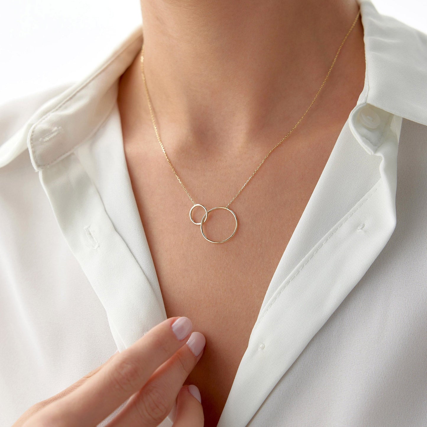 Interlocking Circle Necklace-4