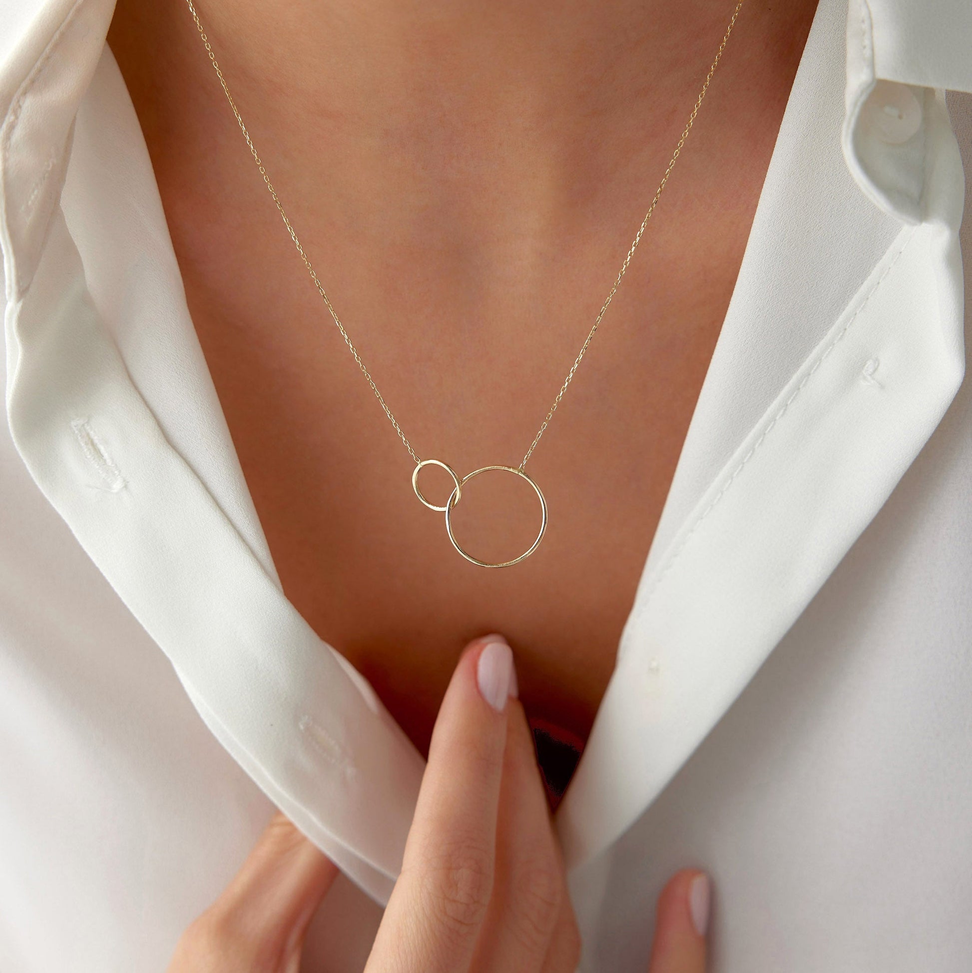 Interlocking Circle Necklace-1